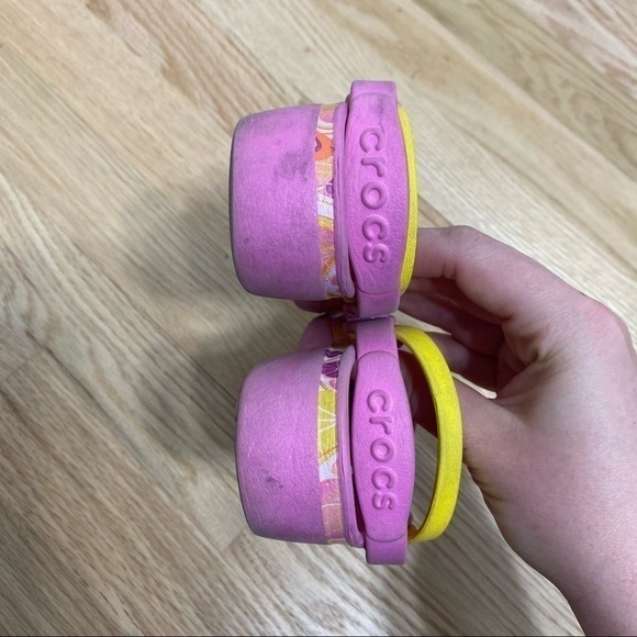 Crocs Oranges Fruit Print Sandals Sz 9 Toddler - Picture 3 of 6